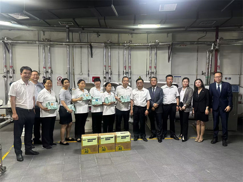 人民大廈工會(huì)開展夏季“送清涼”活動(dòng) 傳遞企業(yè)溫情