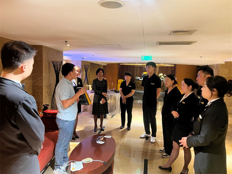 人民大廈索菲特酒店：提升AED急救技能，開啟全方位守護(hù)之旅